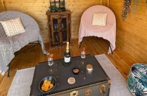 Abbess Roding House | Diesel's Desirable Den, Dogs Welcome, Parking