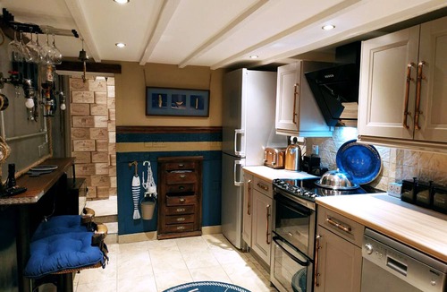 West Looe House | Dog friendly detached Nancecliff Cottage-enclosed garden & ocean view-Cornwall