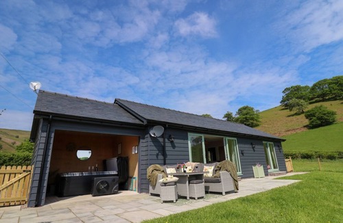 Llandrindod Wells Cabin | Dol Blodau by Newbridge-On-Wye