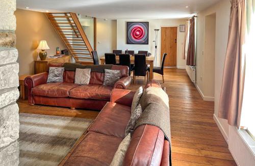 Llandeilo House | Dolgoed House