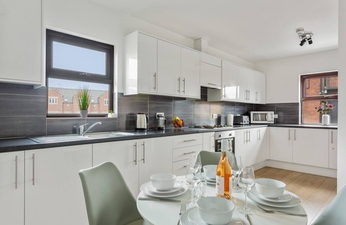 West Bridgford Apartment | Double Basement Room with Free Parking and Wi-Fi