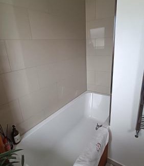 Bensham Manor House | Double bed, ensuite, off street parking