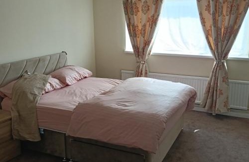Colchester House | Double bedroom with shared facilities