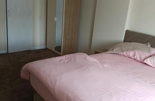 Colchester House | Double bedroom with shared facilities