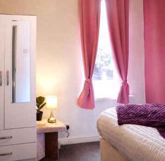 Wolverhampton House | Double Room in Wolverhampton city centre