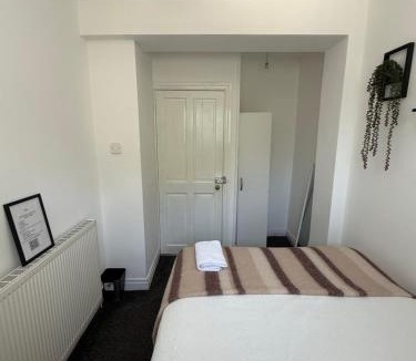 Middleton House | Double Room on a quiet neighbourhood
