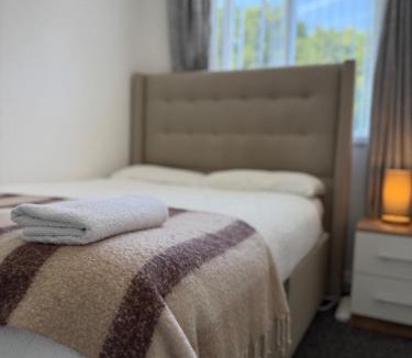 Middleton House | Double Room on a quiet neighbourhood
