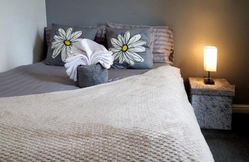 Wolverhampton House | Double Room perfect for contractors and Professionals