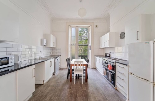 Clifton House | Double Room with Shared Bathroom