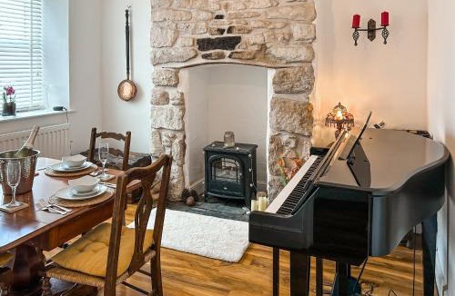 St. Stephen House | Dragonfly Cottage