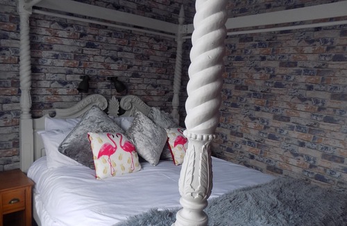 North Shore Hotel | Driftwood Hotel