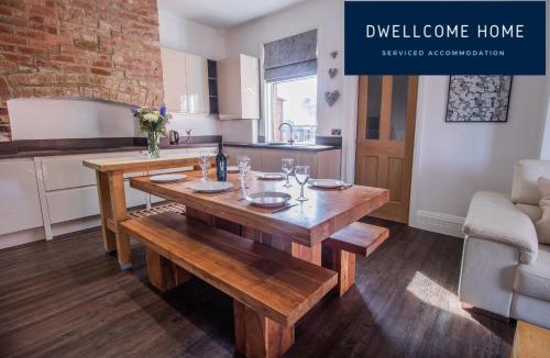 Westoe Apartment | Dwellcome Home Ltd - Ample Free Parking, Ideal for long term contractor - read guest feedback on here, etc stays, 15 min to Nissan, 20 min to Sunderland Newcastle - Spacious 5 Double Bedroom 6 Beds Townhouse 2 Bathrooms - see our site for assurance