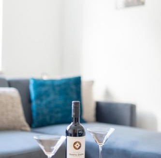 Ealing Common Apartment | Ealing 3 Bath Flat with Parking 10 mins to Station