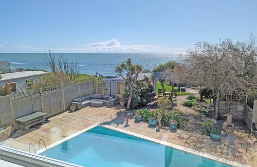 Holworth House | East Creek - Beachside Holiday Home With Pool - Ringstead