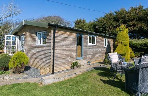 Llanerchymedd Cottage | Easter Cabin - a remote that sleeps 4 guests in 2 bedrooms