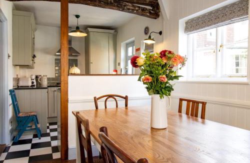 Rye House | Easter Cottage - Central Rye Effortless Chic Pass the Keys