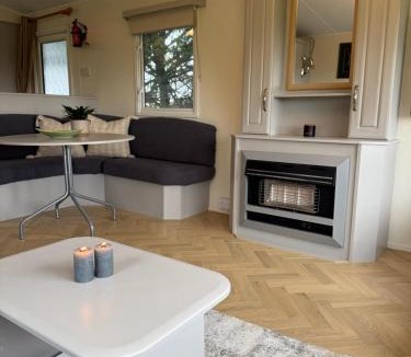 Worlington House | Eastington