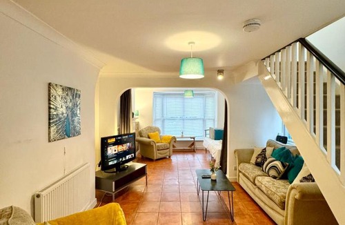 Pinchbeck Apartment | EasyRest Spalding - 6 Beds & Free Parking - Central & Quiet Location - Entire Spacious House