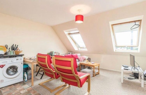 Avonmouth House | EazyStay
