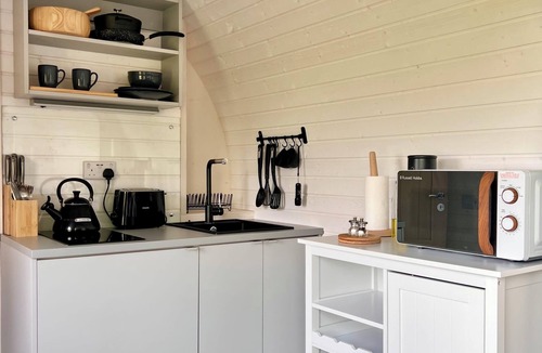 Amlwch Cabin | Eco-Cabin · Copper Bath & Sea Views · Anglesey