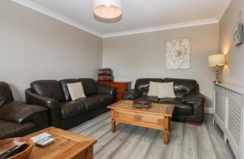 Llanddulas House | Eco Friendly White House, Sleeps 8