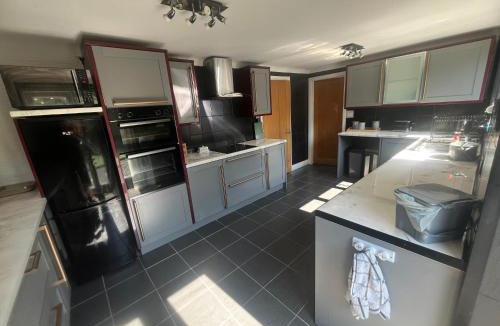 Llanddulas House | Eco friendly White House sleeps 8