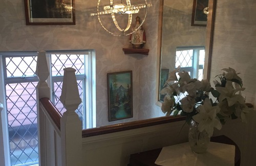 Edgware House | Edgware Bed and Breakfast
