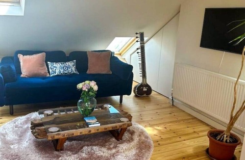 Southfields Apartment | Elegant 1-Bed Apartment, 2 mins from tube, Wimbledon Tennis