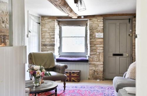 Chedworth House | Elegant Cotswold Cottage in Northleach
