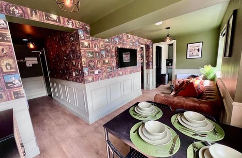 Worcester Apartment | Elegant flat at Bromwich Heights