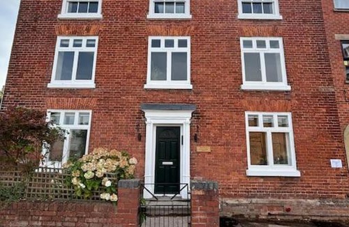 Worcester Apartment | Elegant flat at Bromwich Heights
