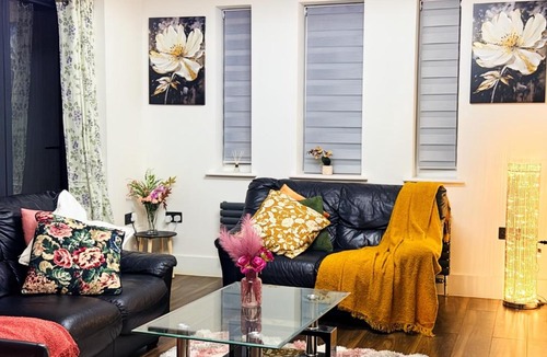 West Thurrock House | Elevate your stay with Sai home