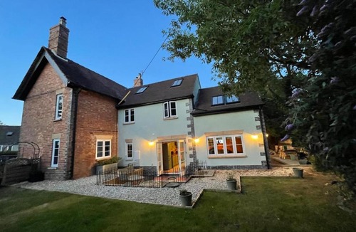 Alvescot House | Elm Cottage