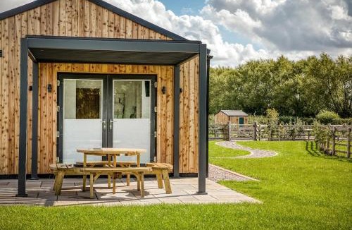 Radbourne House | Elm Lodge