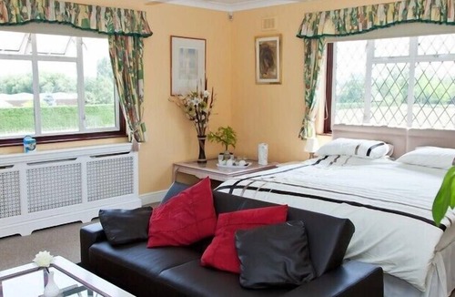 Epping House | Elmcroft Guest House