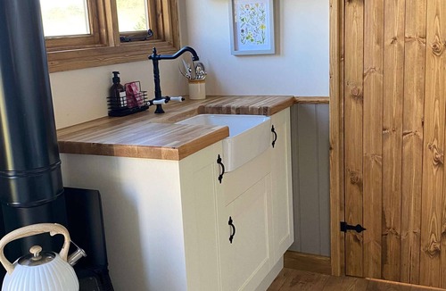 Llanfarian Cabin | En-suite Shepherds Huts