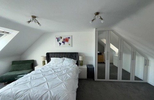 Seisdon House | En-suite Studio - LuxurymeetsComfort