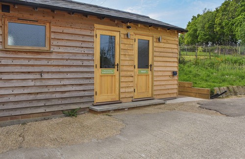 Upper Dicker Cottage | Enchanting glamping experience in East Hoathly.