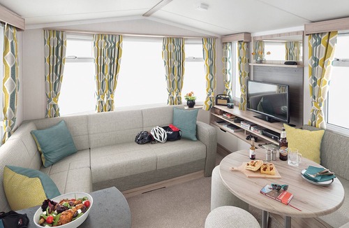 Bishop Auckland House | Essential Clover Caravan (Sleeps 4, Dog Friendly)