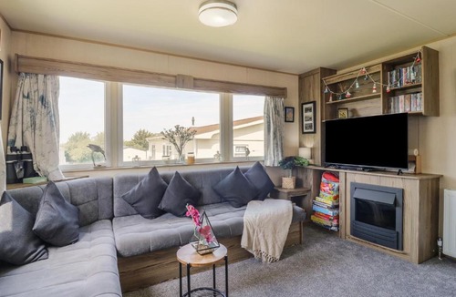 Isle of Grain House | Estuary View