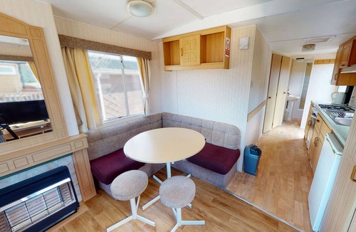 Aberystwyth House | Excellent Value for money Bronze range, with one double bedroom and one twin.