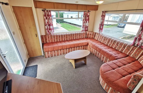 Aberystwyth House | Excellent Value for money Bronze range, with one double bedroom and one twin.
