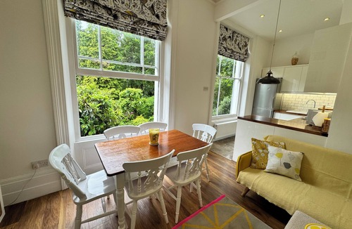 Lee Green Apartment | Exceptionally large period conversion flat, Hither Green, sleep 6, pet-friendly