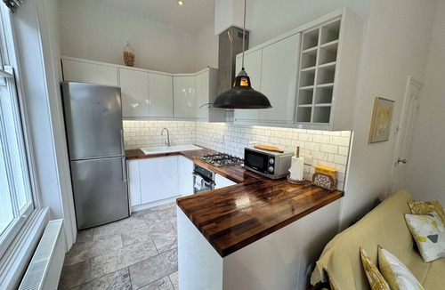 Lee Green Apartment | Exceptionally large period conversion flat, Hither Green, sleep 6, pet-friendly