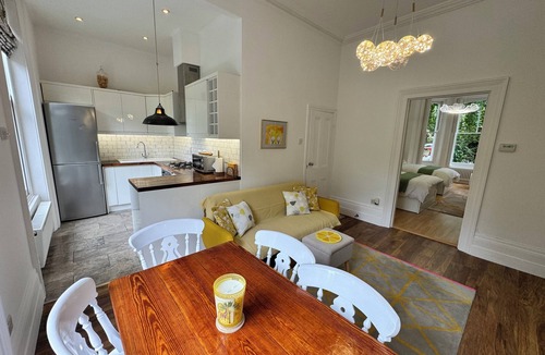 Lee Green Apartment | Exceptionally large period conversion flat, Hither Green, sleep 6, pet-friendly