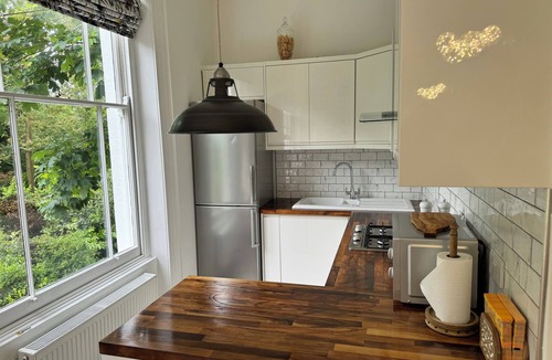 Lee Green Apartment | Exceptionally large period conversion flat, Hither Green, sleep 6, pet-friendly