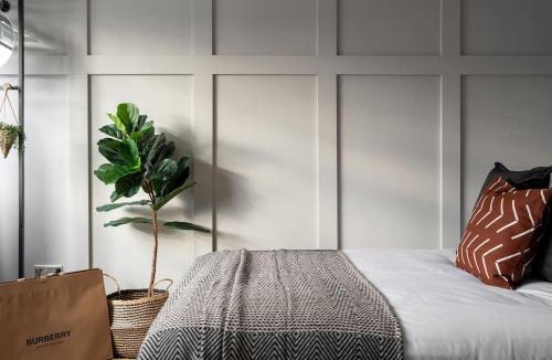 Olton House | Exclusive Premium Large Solihull House - The Chapters - NEC Sleeps 9