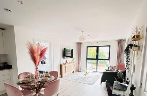 Derby Apartment | Executive 2-Bed Apartment Near City Centre & Hospital - Free Parking!