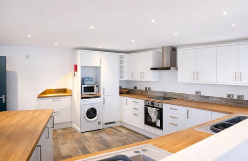 Hessle Cabin | Executive 4BR 4 Bath Lodge in Country Park | Private Parking | Sleeps 10