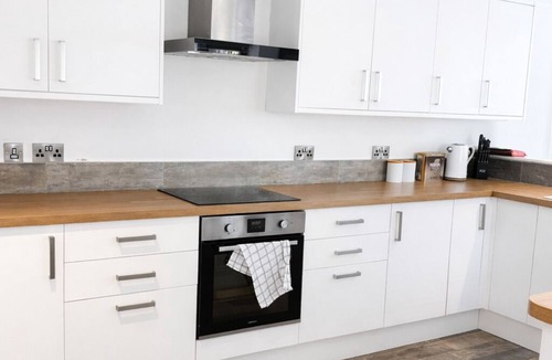 Hessle Cabin | Executive 4BR 4 Bath Lodge in Country Park | Private Parking | Sleeps 10